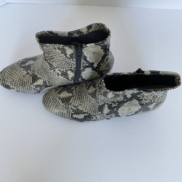 Womens 9 booties Memory Foam Fall ankle boots Stretch Boho Snake Time and Tru - Picture 10 of 15